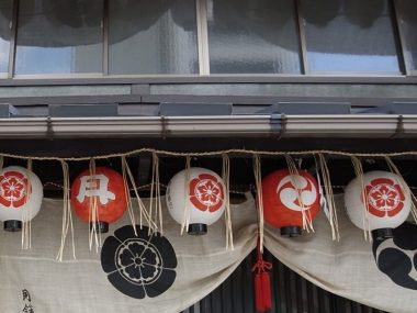 京町家の板軒　祇園祭　月鉾　会所