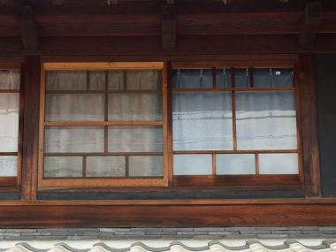 奈良の町家　おたふく窓