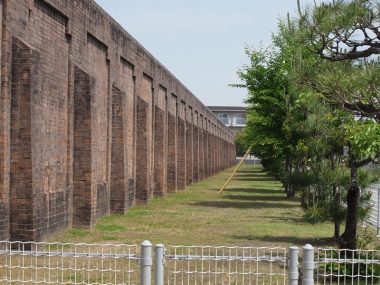 130515奈良少年刑務所の煉瓦塀