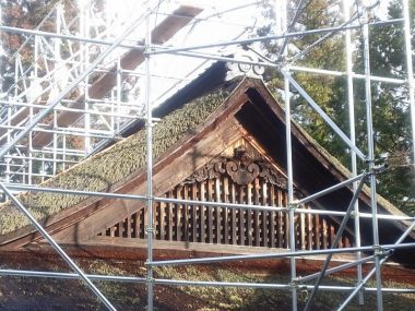 補助金　吉水神社の修理工事　檜皮葺き替え
