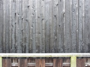 宇陀松山　現在の焼杉板の外壁