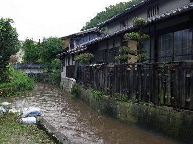 170801桜井寺川沿いの町並み　歴史的建造物
