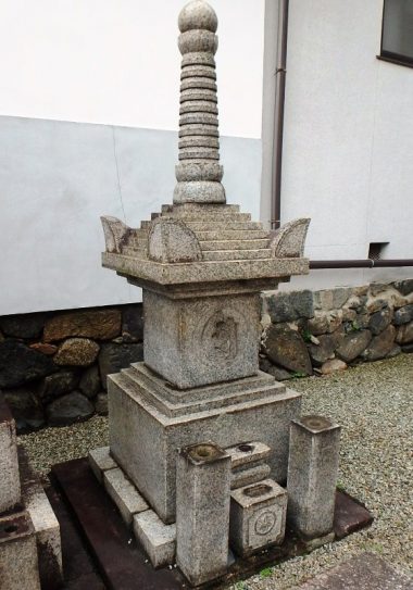 180425大和八木国分寺の宝篋印塔岸熊吉設計
