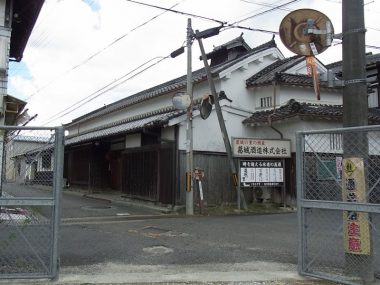 180812御所市名柄の町並み　角地の民家