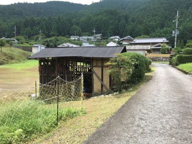 170730某県のとある集落の風景　このうち何軒が空き家？