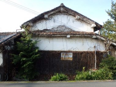 200114奈良盆地南部　街道筋の放置空き家2