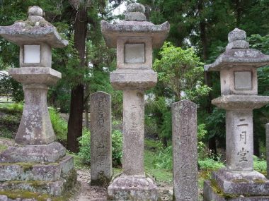 200729東大寺二月堂の石灯籠