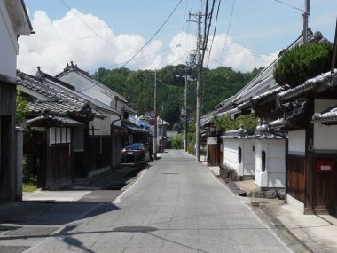 200823明日香村飛鳥からを甘樫丘を見る