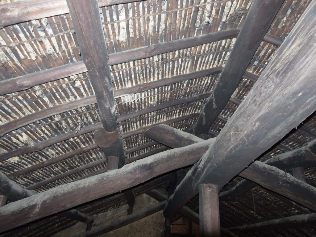 夢勝庵の小屋裏