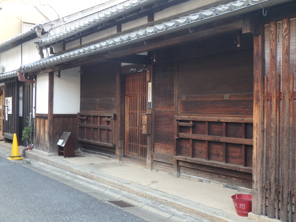260425奈良【重文】藤岡家住宅のダブルバッタリ床几（江戸中期）